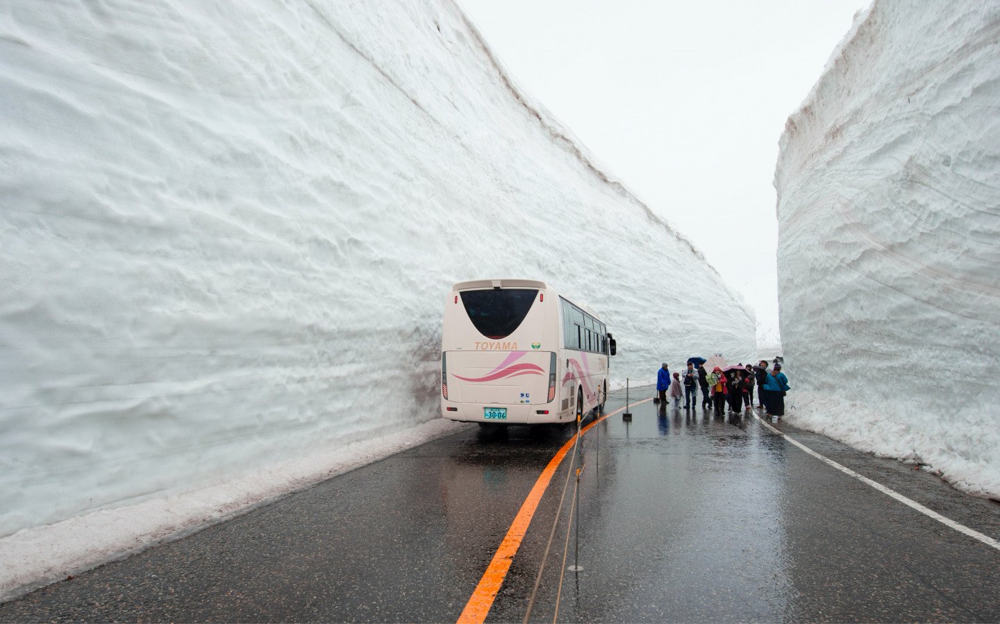 Япония бьет рекорды по заснеженным дорогам
